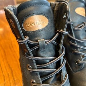 Bench Women’s Size 7 Dark Leather Lace-Up Boots

Worn TWICE. Like BRAND NEW